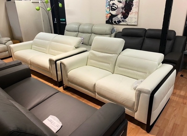 EMMINENCE ELECTRIC RECLINER 3 SEATER AND 2 SEATER WHITE £1999 (SWANSEA  SUPERSTORE)