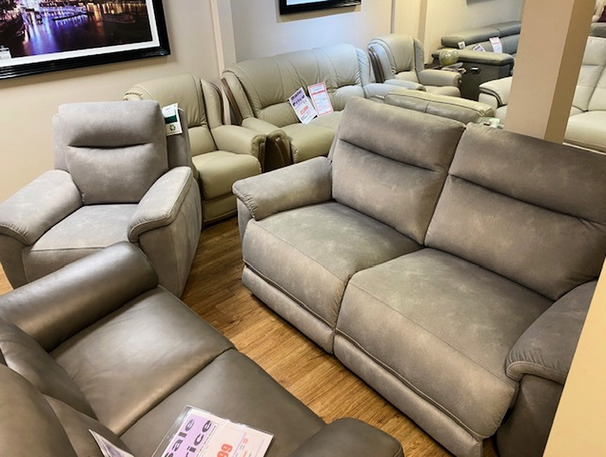 MAITLAND ELECTRIC RECLINER 3 SEATER AND 1 RECLINER CHAIR GREY £1099 (SWANSEA SUPERSTORE)