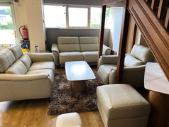 SACA ELECTRIC RECLINER 3 SEATER, STATIC 2 SEATER POWER CHAIR AND STOOL IVORY £2999 (SWANSEA SUPERSTORE) - Click for more details